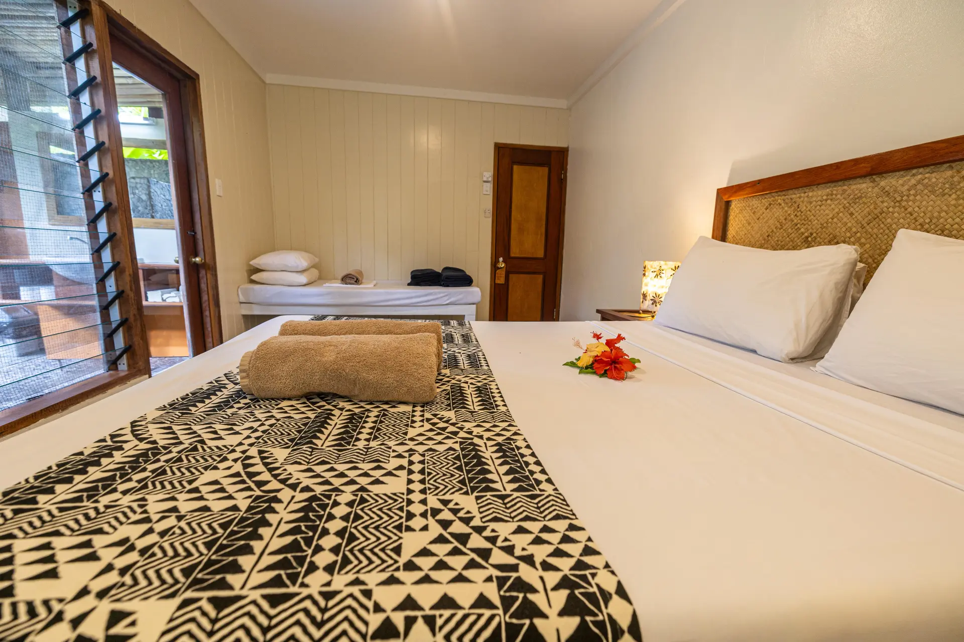 Twin beds with traditional decor